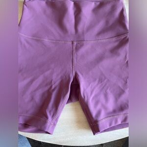 Lululemon size 4 soft purple high waist bike short-6 align